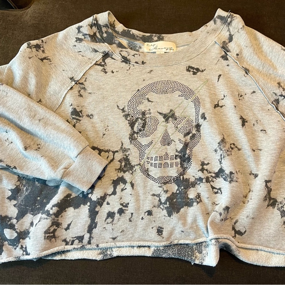 Gray Skull Graphic Sweatshirt